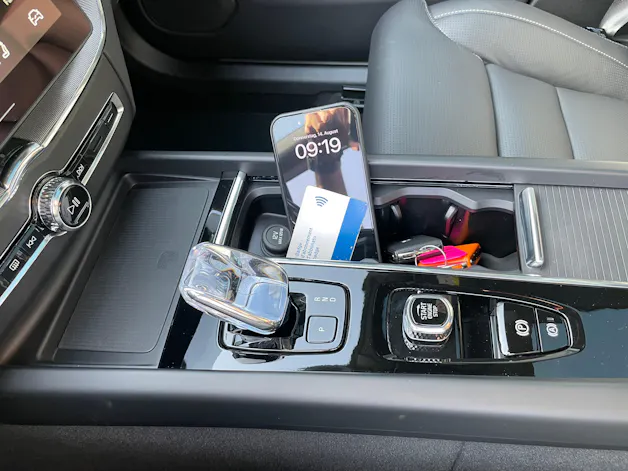 VOLVO XC60 T6 eAWD PluginHybrid Ultra Dark Geartronic
