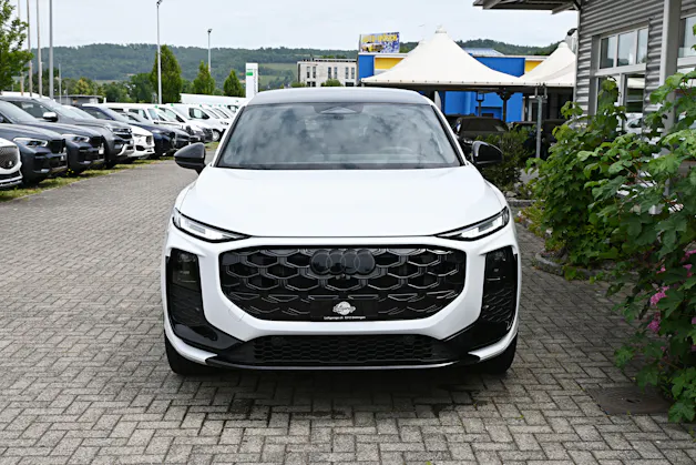 AUDI Q3 Sportback S Line Plus Black TFSI S tronic 150PS + AHK 1800kg