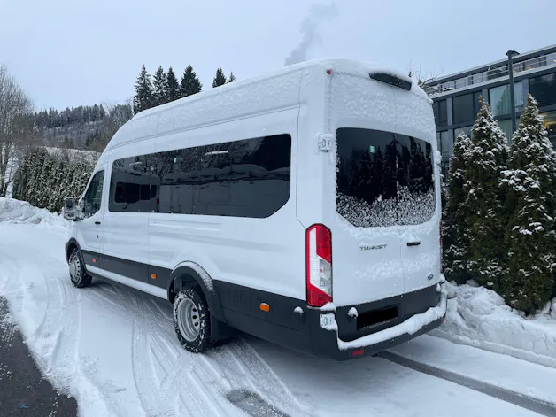 FORD Transit 460 L4 RWD A mit Standheizung und Sitzheizung 18-Sitzer