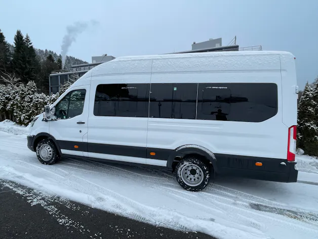 FORD Transit 460 L4 RWD A mit Standheizung und Sitzheizung 18-Sitzer