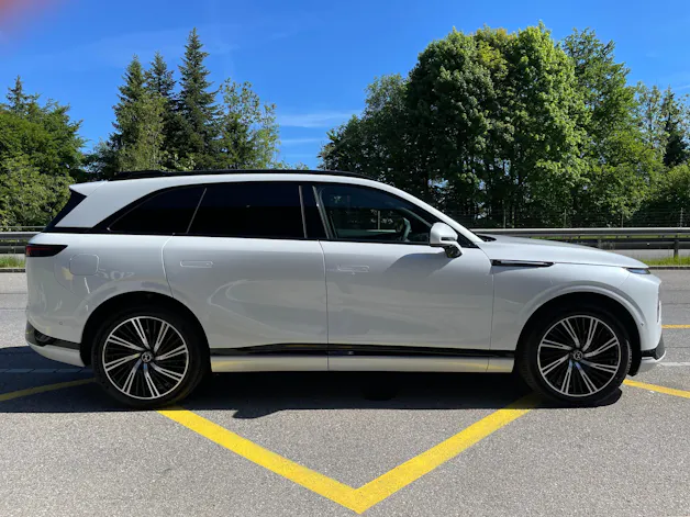 XPENG G9 93kWh Performance AWD mit AHK und Premium Paket