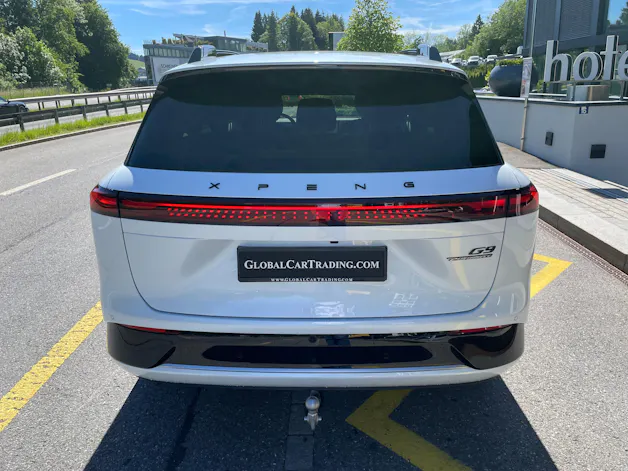 XPENG G9 93kWh Performance AWD mit AHK und Premium Paket