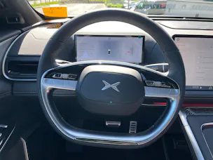 XPENG G9 93kWh Performance AWD mit AHK und Premium Paket