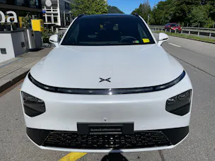 XPENG G9 93kWh Performance AWD mit AHK und Premium Paket