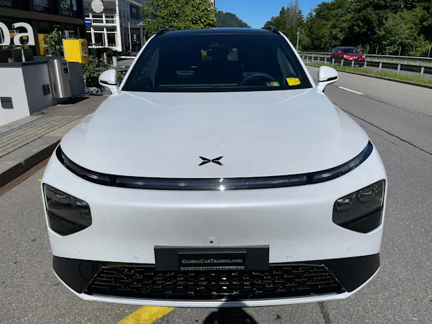 XPENG G9 93kWh Performance AWD mit AHK und Premium Paket