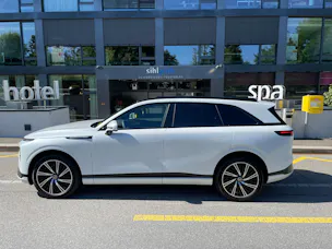 XPENG G9 93kWh Performance AWD mit AHK und Premium Paket