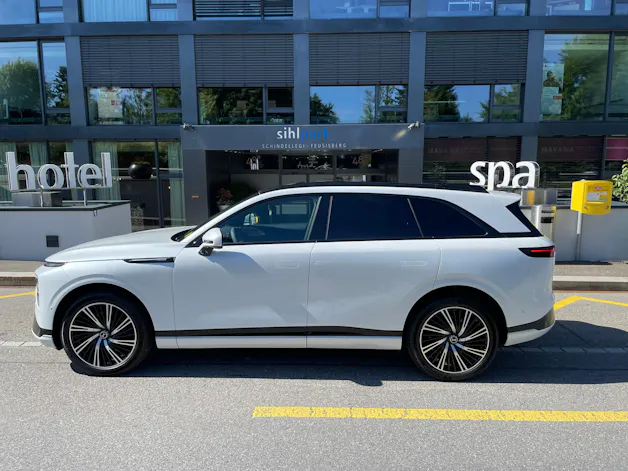 XPENG G9 93kWh Performance AWD mit AHK und Premium Paket