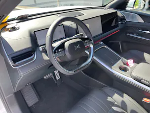 XPENG G9 93kWh Performance AWD mit AHK und Premium Paket