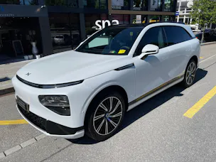 XPENG G9 93kWh Performance AWD mit AHK und Premium Paket