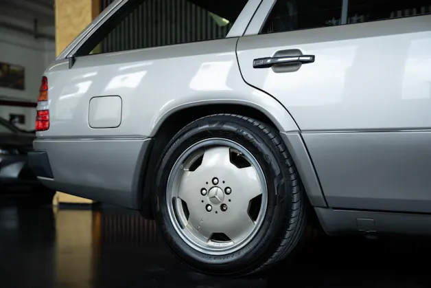MERCEDES-BENZ 300 TE-24