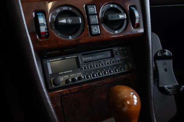 MERCEDES-BENZ 300 TE-24
