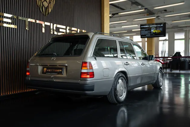 MERCEDES-BENZ 300 TE-24