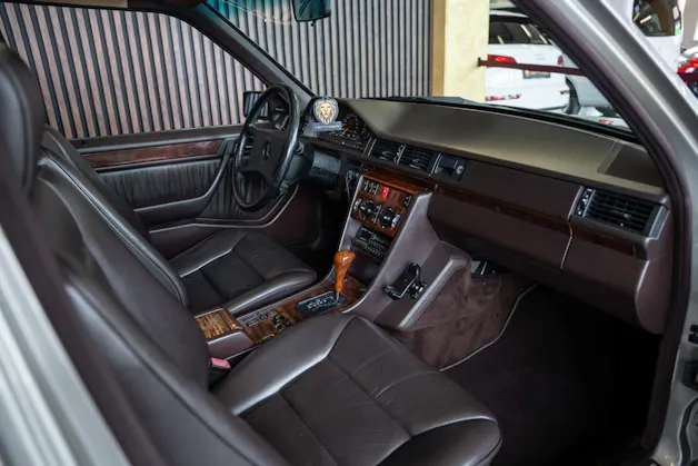 MERCEDES-BENZ 300 TE-24