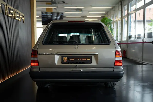 MERCEDES-BENZ 300 TE-24