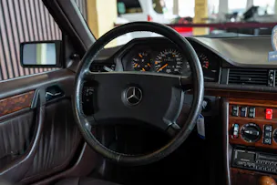 MERCEDES-BENZ 300 TE-24
