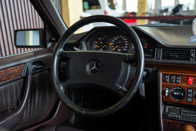 MERCEDES-BENZ 300 TE-24