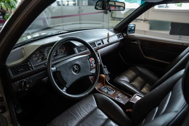 MERCEDES-BENZ 300 TE-24