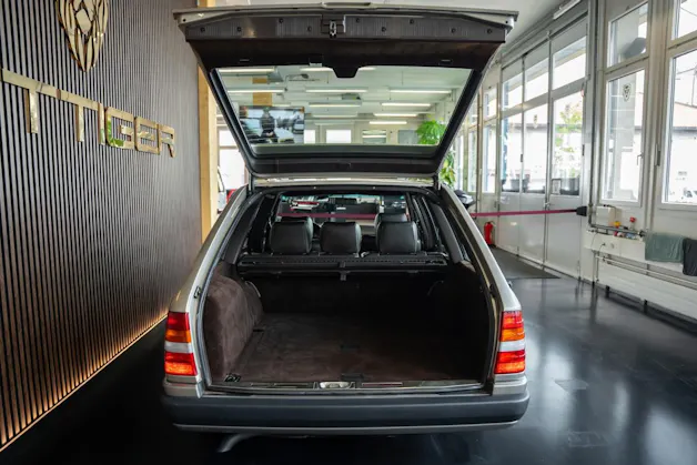 MERCEDES-BENZ 300 TE-24
