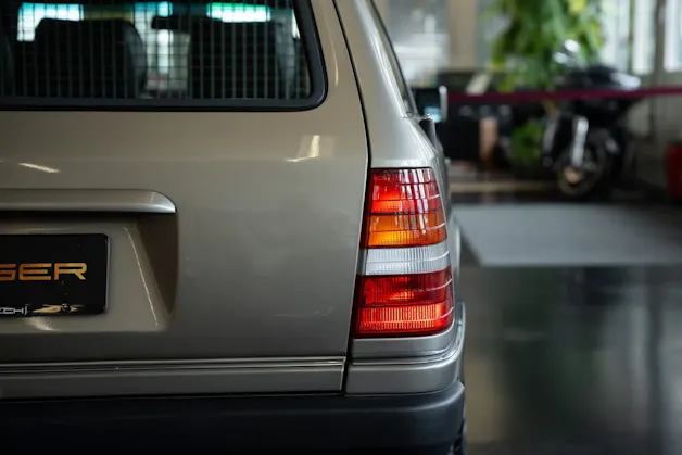 MERCEDES-BENZ 300 TE-24