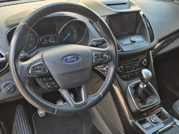 FORD Kuga 2.0 TDCi 180 ST-Line