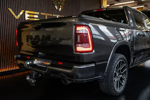 DODGE RAM 1500 5.7 V8 Hemi Laramie