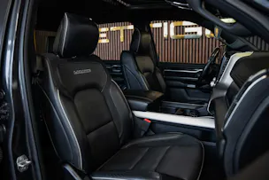 DODGE RAM 1500 5.7 V8 Hemi Laramie