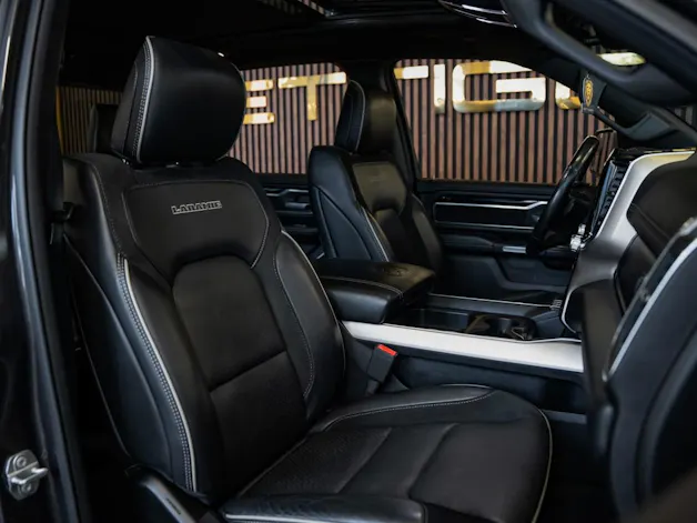 DODGE RAM 1500 5.7 V8 Hemi Laramie