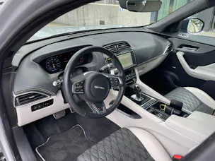 Jaguar F-Pace 5.0 V8 SVR AWD Automatik