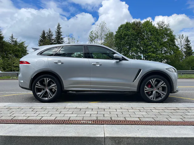 Jaguar F-Pace 5.0 V8 SVR AWD Automatik
