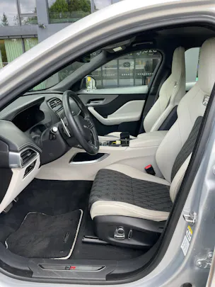 Jaguar F-Pace 5.0 V8 SVR AWD Automatik