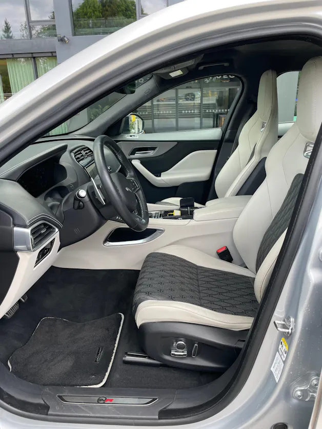 Jaguar F-Pace 5.0 V8 SVR AWD Automatik