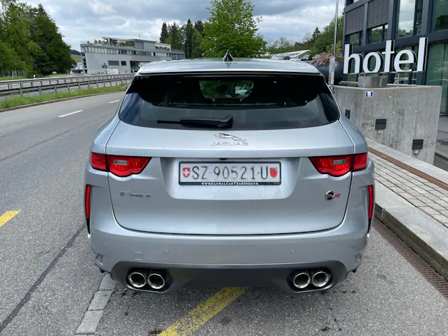 Jaguar F-Pace 5.0 V8 SVR AWD Automatik