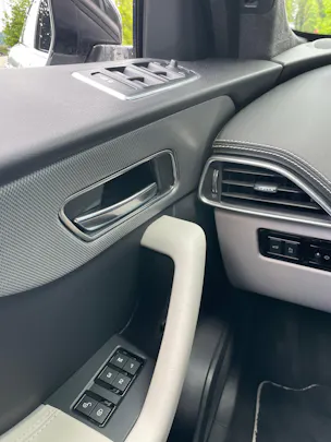 Jaguar F-Pace 5.0 V8 SVR AWD Automatik