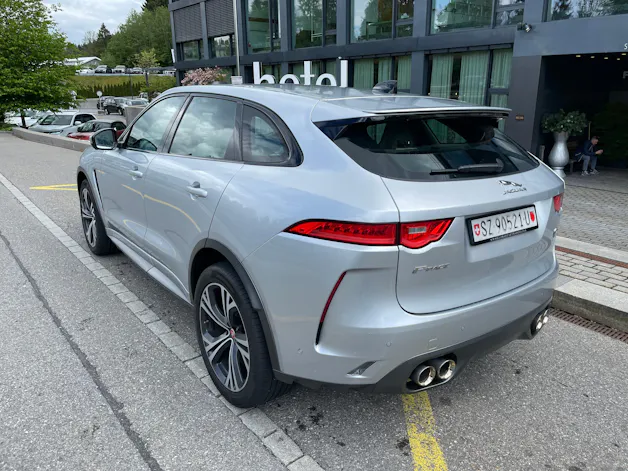 Jaguar F-Pace 5.0 V8 SVR AWD Automatik