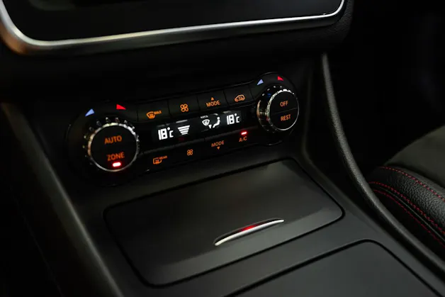 MERCEDES-BENZ CLA 250 AMG Line 7G-DCT 4Matic