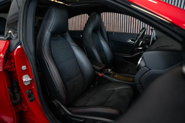 MERCEDES-BENZ CLA 250 AMG Line 7G-DCT 4Matic