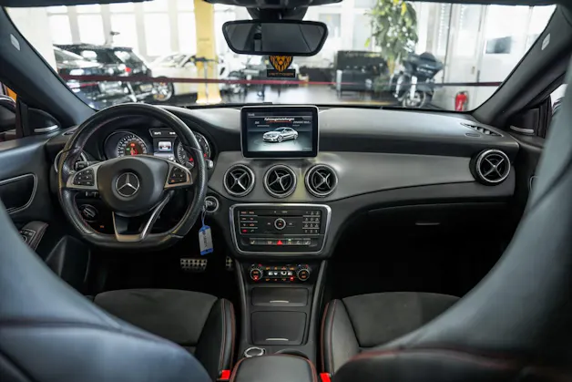 MERCEDES-BENZ CLA 250 AMG Line 7G-DCT 4Matic
