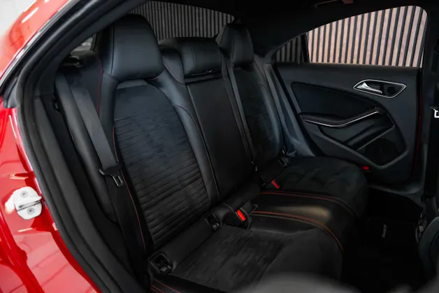 MERCEDES-BENZ CLA 250 AMG Line 7G-DCT 4Matic