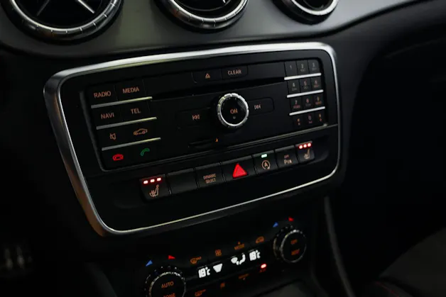 MERCEDES-BENZ CLA 250 AMG Line 7G-DCT 4Matic