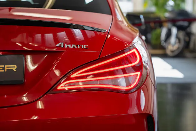 MERCEDES-BENZ CLA 250 AMG Line 7G-DCT 4Matic