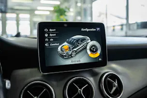 MERCEDES-BENZ CLA 250 AMG Line 7G-DCT 4Matic