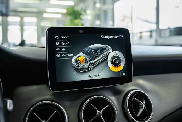 MERCEDES-BENZ CLA 250 AMG Line 7G-DCT 4Matic