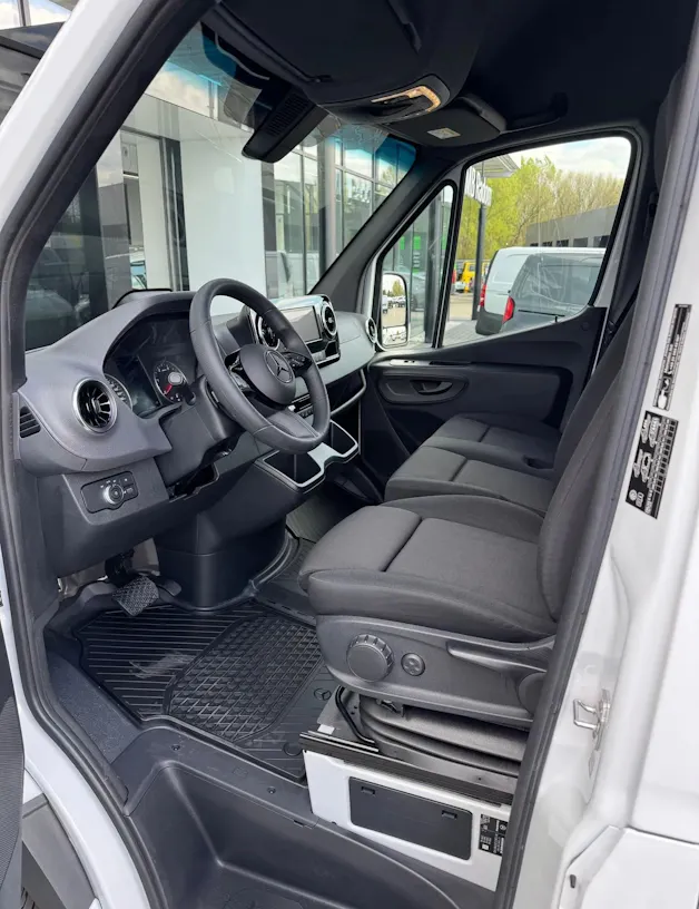 MERCEDES-BENZ Sprinter 317 CDI Standard 9G-TRONIC 7 Sitzer