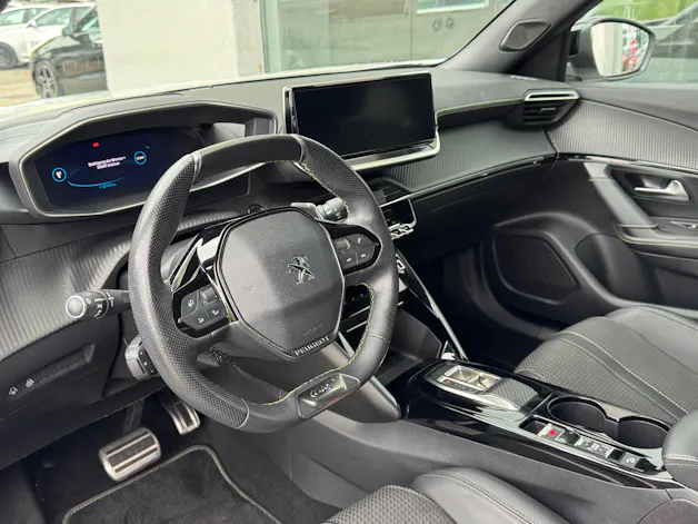PEUGEOT 2008 1.5 BlueHDi GT EAT8