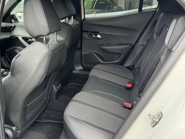PEUGEOT 2008 1.5 BlueHDi GT EAT8