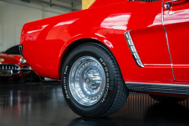 FORD MUSTANG V8