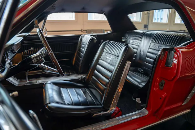 FORD MUSTANG V8