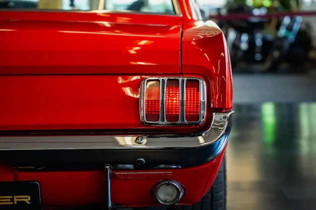 FORD MUSTANG V8