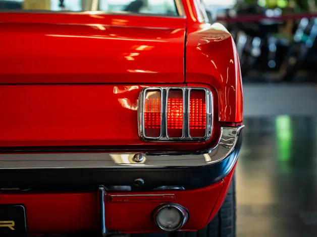 FORD MUSTANG V8