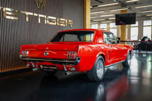 FORD MUSTANG V8